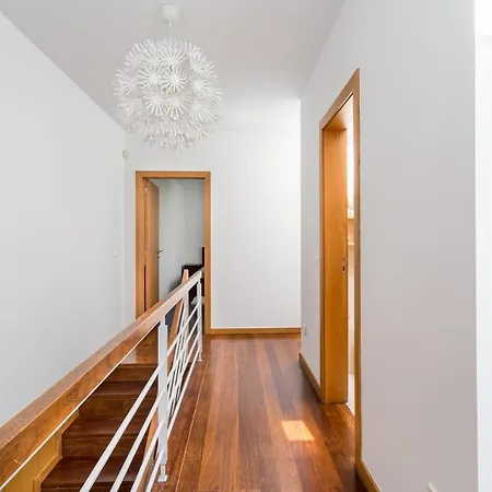 Joivy Sleek House Balcony & 2 Terraces In Porto Maia (Porto)
